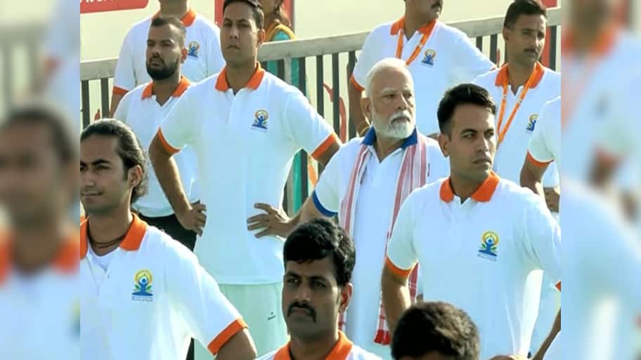 International Yoga Day 2025: તણાવમાંથી પસાર થઈ રહેલી દુનિયા માટે યોગ એક પોઝ બટન...- PM મોદી