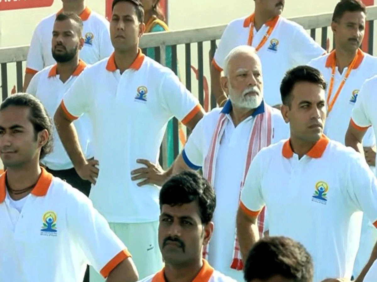 International Yoga Day 2025: તણાવમાંથી પસાર થઈ રહેલી દુનિયા માટે યોગ એક પોઝ બટન...- PM મોદી International Yoga Day 2025: તણાવમાંથી પસાર થઈ રહેલી દુનિયા માટે યોગ એક પોઝ બટન...- PM મોદી