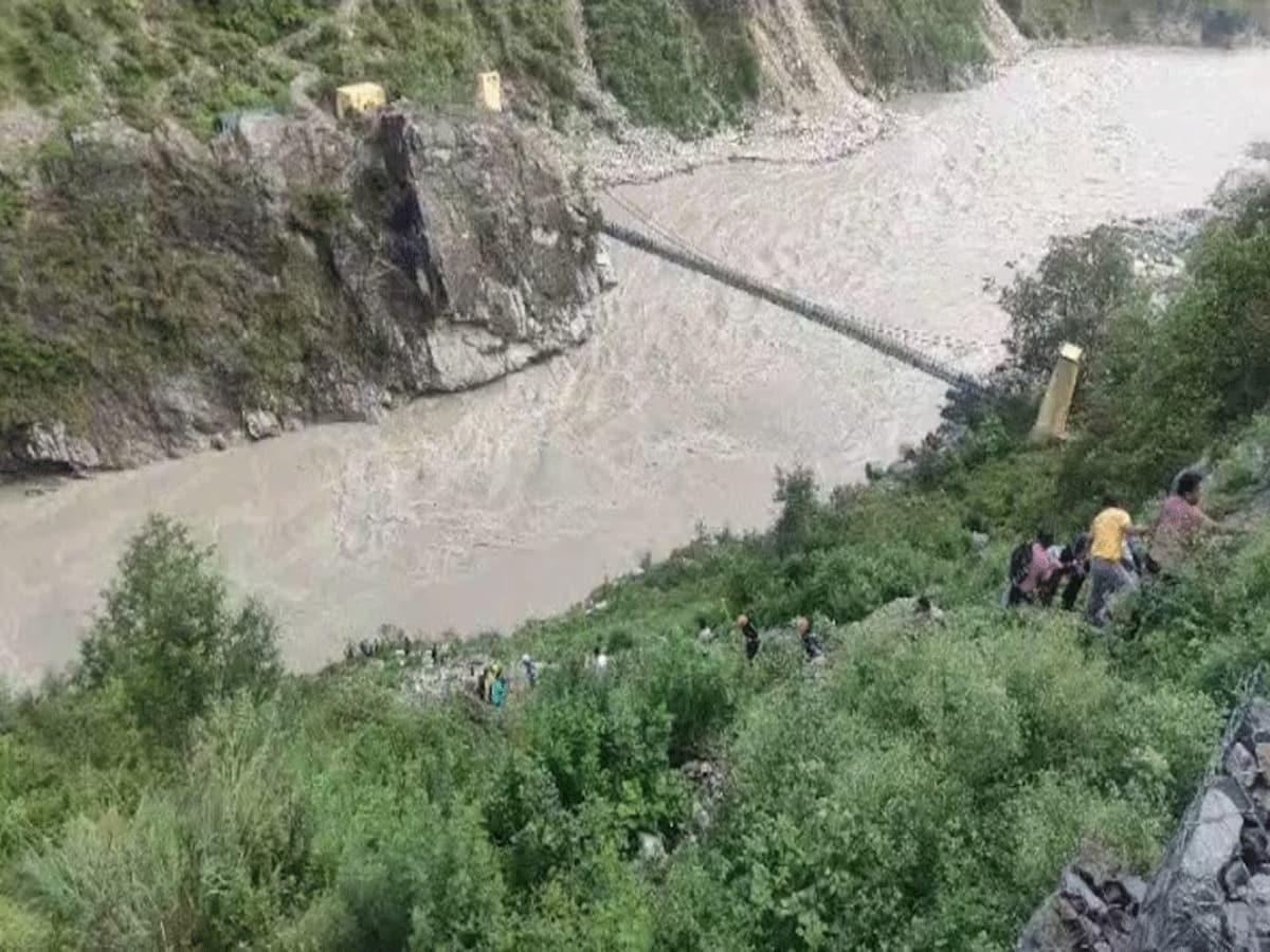 Rudraprayag Bus Accident: ઉત્તરાખંડમાં મોટી દુર્ઘટના, મુસાફરોથી ભરેલી બસ બેકાબૂ થઈ અલકનંદા નદીમાં ખાબકી