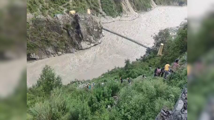 Rudraprayag Bus Accident: ઉત્તરાખંડમાં મોટી દુર્ઘટના, મુસાફરોથી ભરેલી બસ બેકાબૂ થઈ અલકનંદા નદીમાં ખાબકી