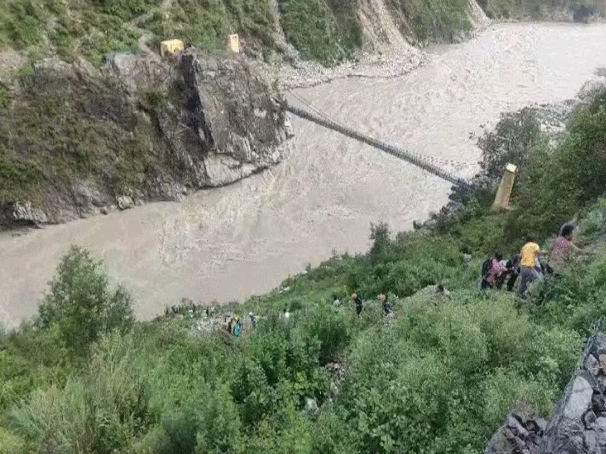 Rudraprayag Bus Accident: ઉત્તરાખંડમાં મોટી દુર્ઘટના, મુસાફરોથી ભરેલી બસ બેકાબૂ થઈ અલકનંદા નદીમાં ખાબકી Rudraprayag Bus Accident: ઉત્તરાખંડમાં મોટી દુર્ઘટના, મુસાફરોથી ભરેલી બસ બેકાબૂ થઈ અલકનંદા નદીમાં ખાબકી