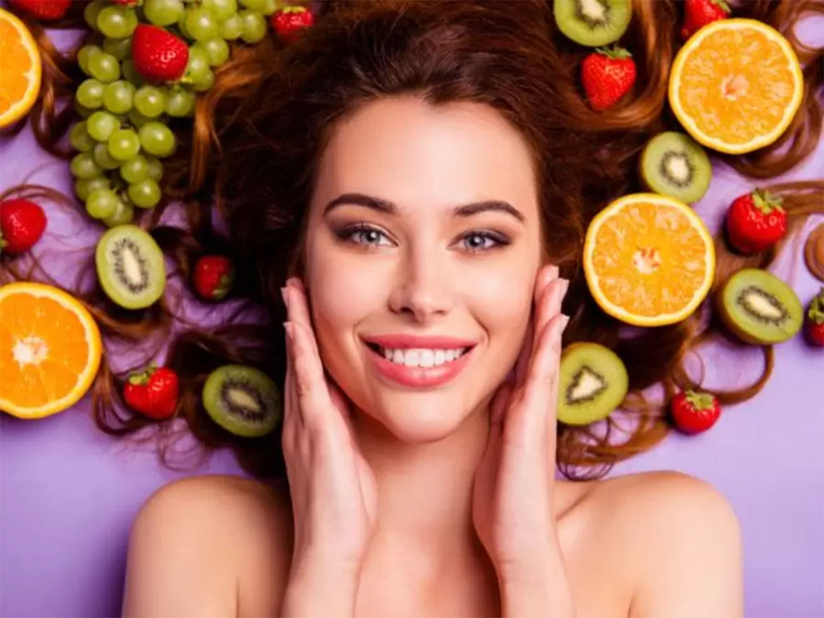 Healthy Skin: એવા 3 ફળ જેને ખાવાથી સ્કિન પર વધે છે ગ્લો, ડાઘ-ધબ્બા પણ ઓછા દેખાશે Healthy Skin: એવા 3 ફળ જેને ખાવાથી સ્કિન પર વધે છે ગ્લો, ડાઘ-ધબ્બા પણ ઓછા દેખાશે