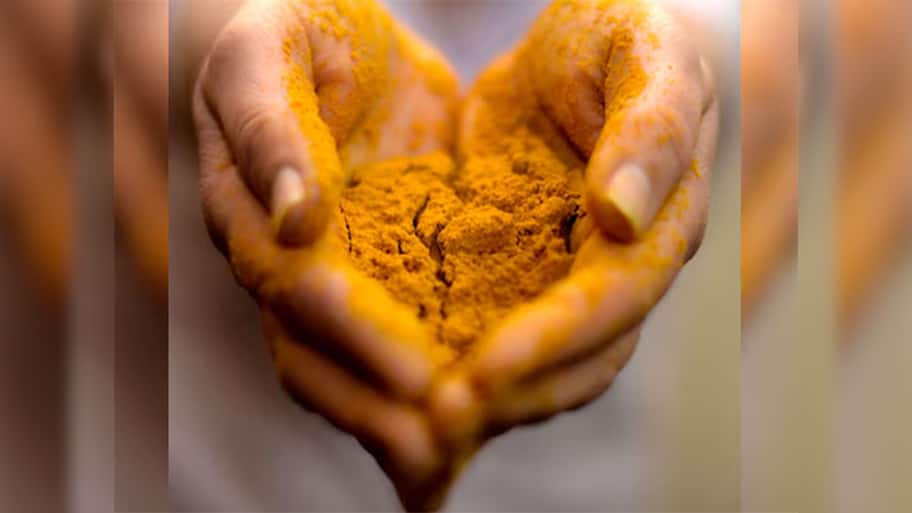 Haldi: ગુરુવારે પાણીમાં હળદર ઉમેરી કરો આ 4 કામ, ભગવાન વિષ્ણુની કૃપાથી જીવનમાં જોવા મળશે સકારાત્મક ફેરફાર