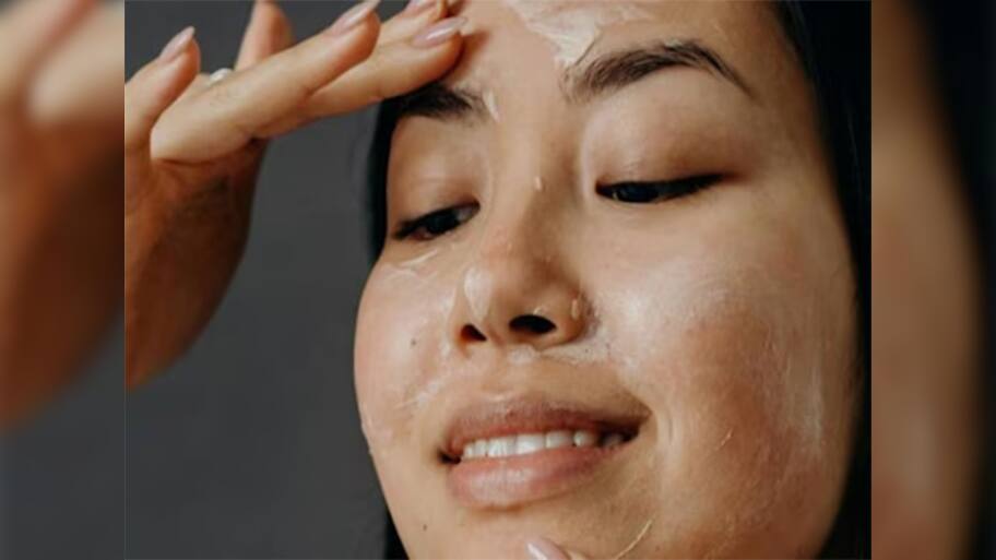 Skin Care: સ્કિન માટે વરદાન છે ચોખાનું પાણી અને ફટકડીનો આ નુસખો, જાણો ઉપયોગની રીત અને ફાયદા