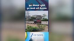 વ્યારા-ચીખલી રોડ પર ફરી વળ્યા મીંઢોળાના પાણી, ડ્રાઇવરે જીવના જોખમે માંડ ટ્રક કાઢ્યો