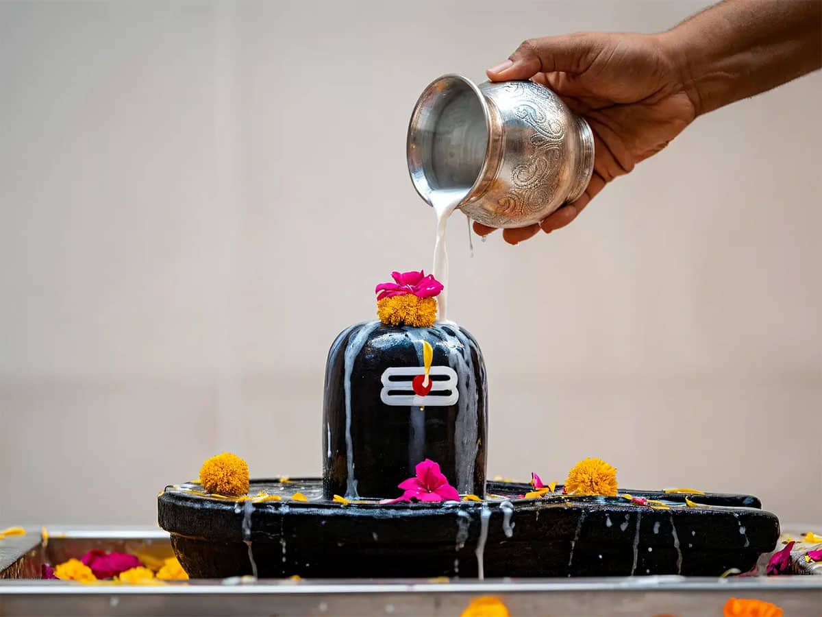Sawan 2025: શ્રાવણ મહિનામાં કયા સમયે અને કેવી રીતે કરવી શિવ પૂજા, જાણે સરળ વિધિ અને 7 જરૂરી નિયમ