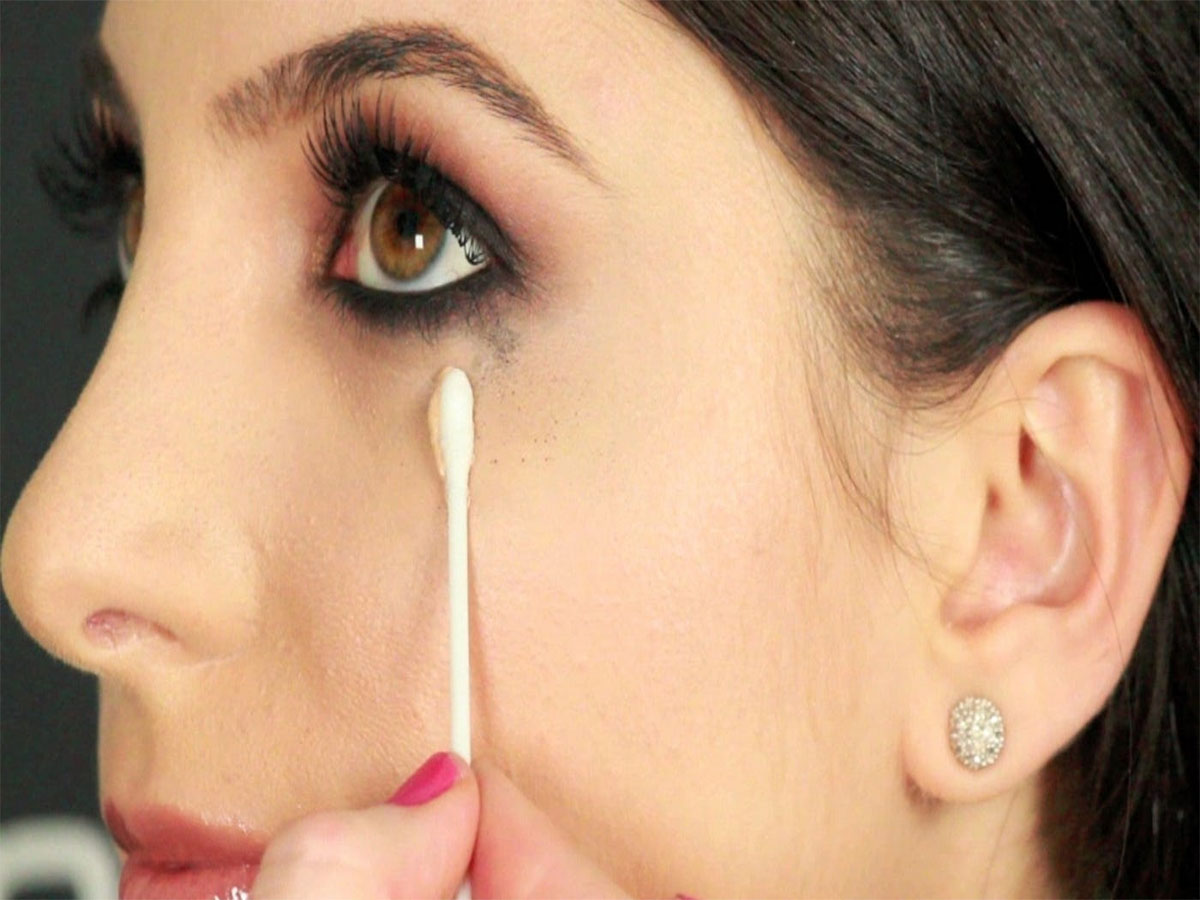 Beauty Tips: આંખ નીચે નહીં ફેલાય કાજલ, સૌથી પહેલા આંખ નીચે લગાડો આ વસ્તુ, રાત સુધી ખરાબ નહીં થાય કાજલ Beauty Tips: આંખ નીચે નહીં ફેલાય કાજલ, સૌથી પહેલા આંખ નીચે લગાડો આ વસ્તુ, રાત સુધી ખરાબ નહીં થાય કાજલ