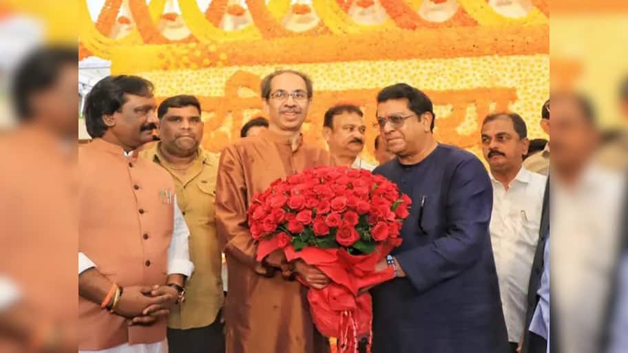 મહારાષ્ટ્રના રાજકારણની આ તસવીર તમને કરશે આશ્ચર્ય! રાજ ઠાકરે 12 વર્ષ બાદ માતોશ્રી પહોંચ્યા