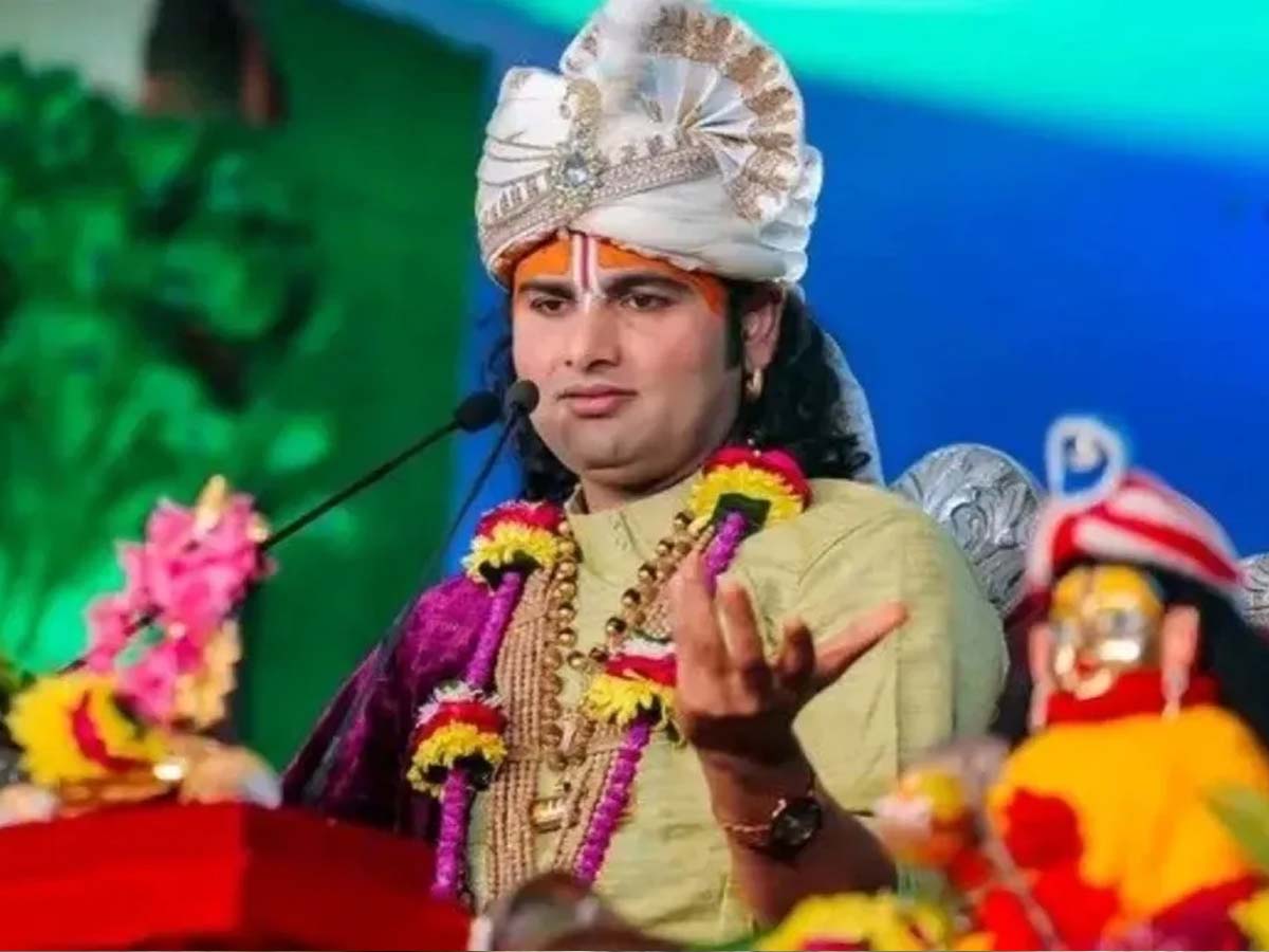 અનિરુદ્ધાચાર્યના આશ્રમમાં કેવી રીતે રહે છે મહિલાઓ? શરણ લેનાર મહિલાઓએ જણાવી અંદરની હકીકત અનિરુદ્ધાચાર્યના આશ્રમમાં કેવી રીતે રહે છે મહિલાઓ? શરણ લેનાર મહિલાઓએ જણાવી અંદરની હકીકત