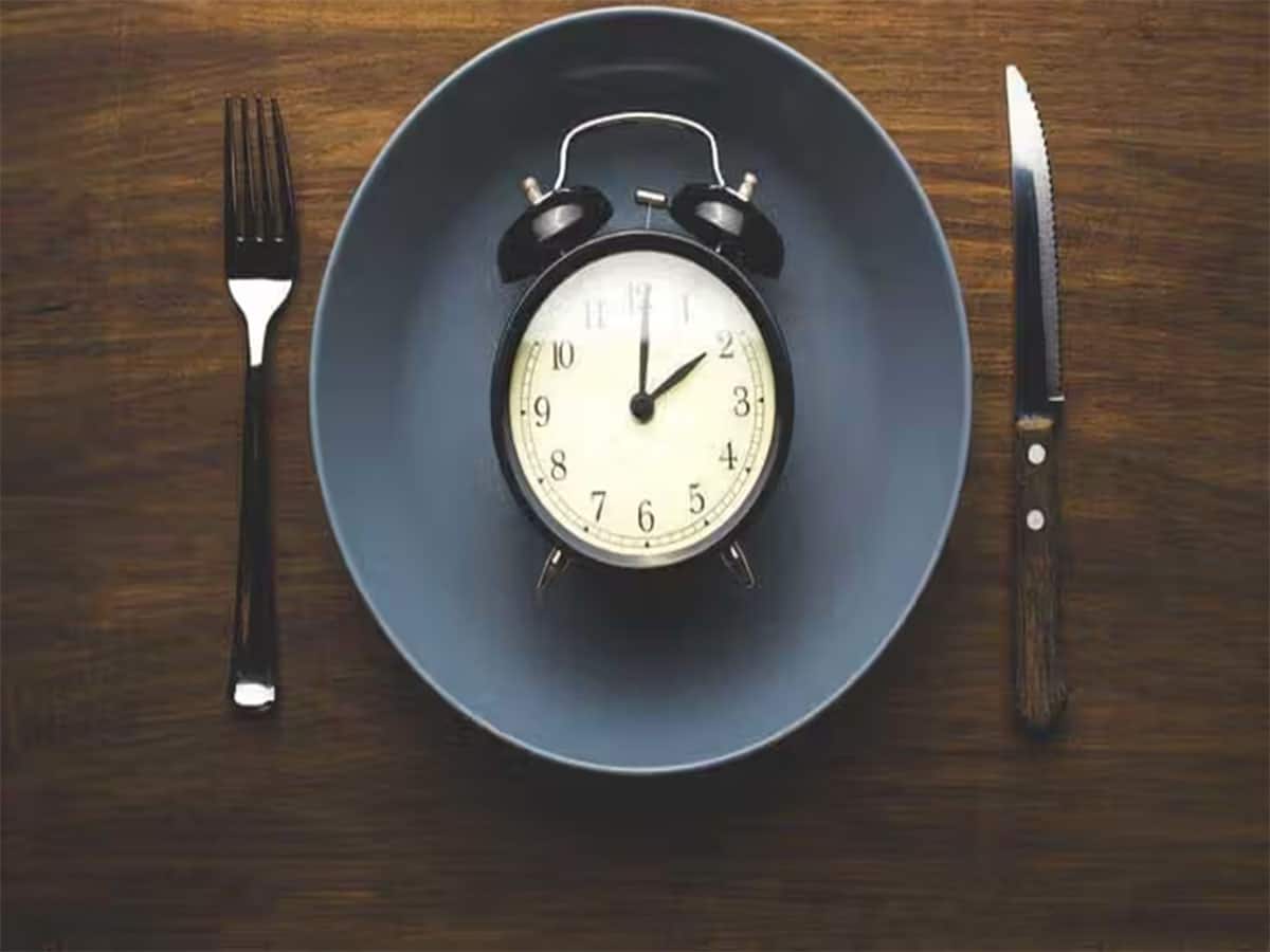 Food Time Table: આયુર્વેદમાં જણાવેલો છે સવારના નાસ્તાથી રાત્રિના ભોજનનો યોગ્ય સમય, આ વાત ધ્યાનમાં રાખો તો ક્યારેય બીમારી ન પડો