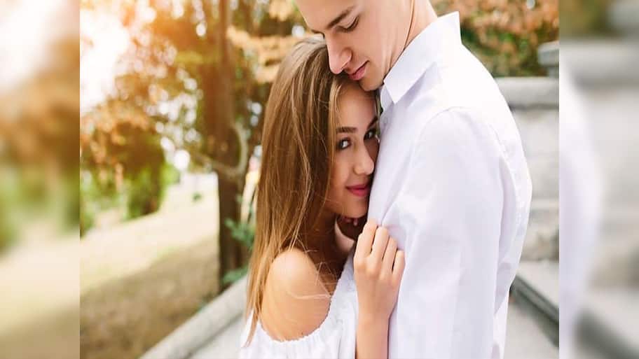 Relationship Tips: ઓછું બોલવા વાળા કે વાતોડિયા ? છોકરીને કેવા છોકરા વધારે પસંદ હોય 