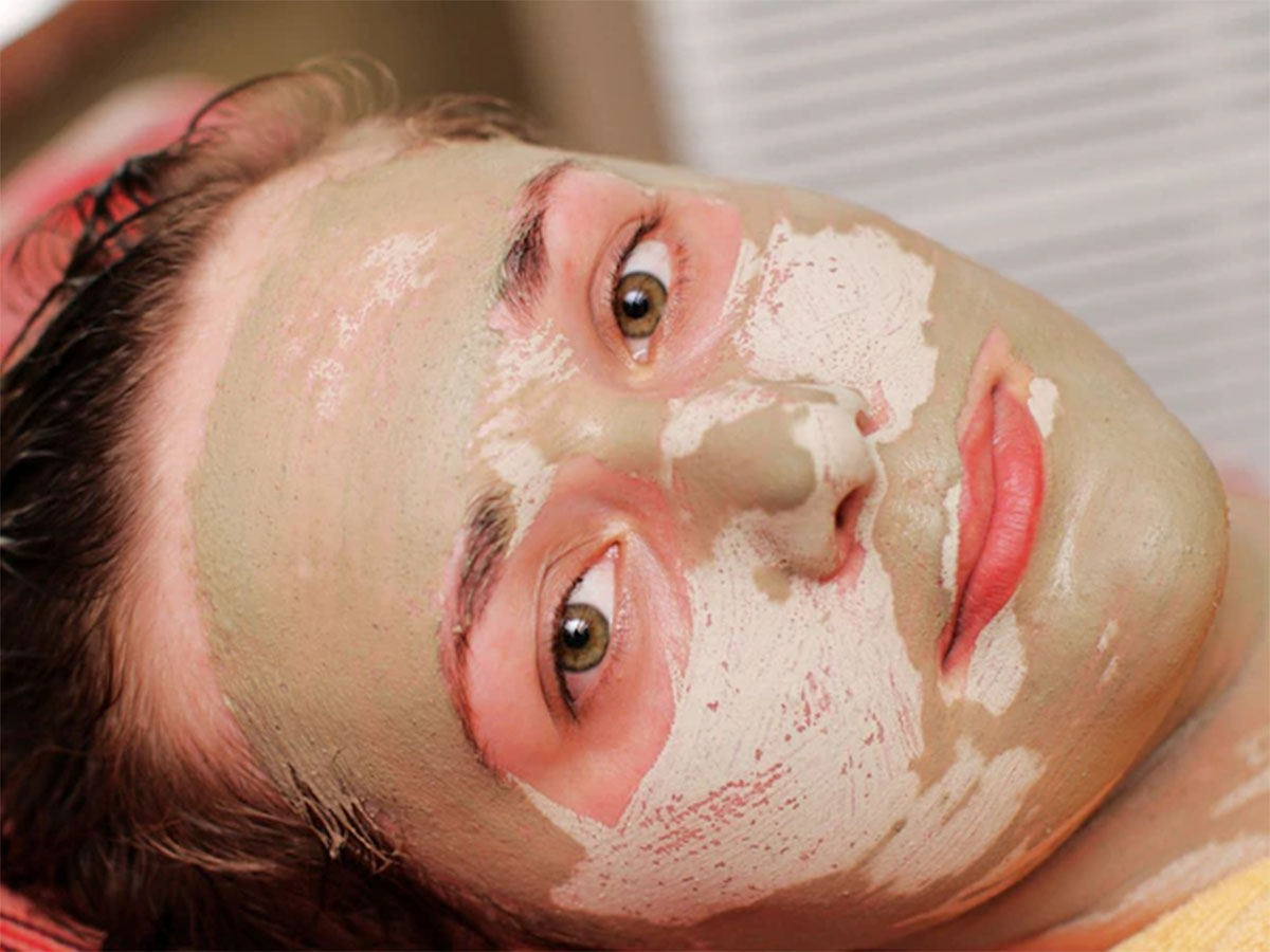 Multani Mitti: ચહેરા પર આ રીતે લગાડો મુલતાની માટી, પાર્લરમાં ફેશિયલ કરાવ્યા કરતાં પણ વધારે ગ્લો દેખાશે Multani Mitti: ચહેરા પર આ રીતે લગાડો મુલતાની માટી, પાર્લરમાં ફેશિયલ કરાવ્યા કરતાં પણ વધારે ગ્લો દેખાશે