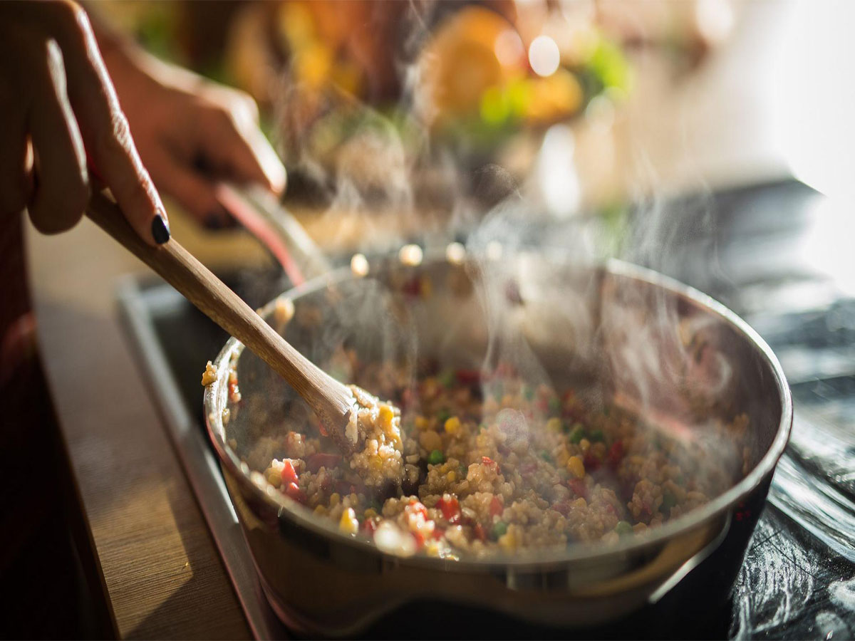 Reheating Foods: શું તમે વાસી ખોરાક વારંવાર ગરમ કરીને ખાવ છો ? તો આ વાત તમારે જાણવી જરૂરી Reheating Foods: શું તમે વાસી ખોરાક વારંવાર ગરમ કરીને ખાવ છો ? તો આ વાત તમારે જાણવી જરૂરી
