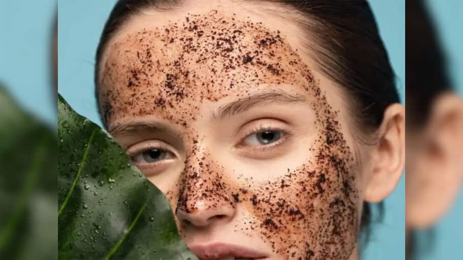 Coffee Scrub: ફેસ પર ઈન્સ્ટન્ટ ગ્લો માટે કોફીમાં આ વસ્તુઓ મિક્સ કરી કરો સ્ક્રબ, 5 મિનિટમાં નીકળી જશે ડેડ સ્કિન