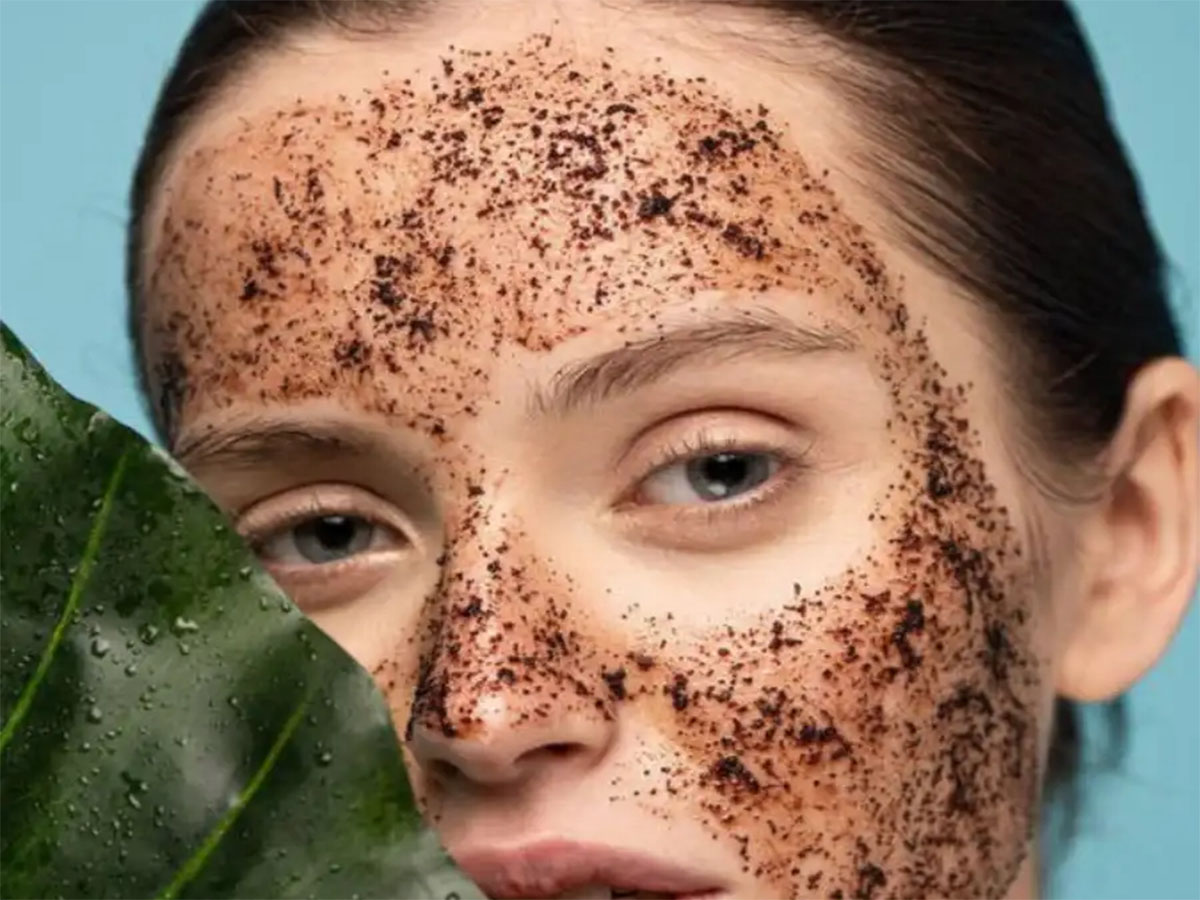 Coffee Scrub: ફેસ પર ઈન્સ્ટન્ટ ગ્લો માટે કોફીમાં આ વસ્તુઓ મિક્સ કરી કરો સ્ક્રબ, 5 મિનિટમાં નીકળી જશે ડેડ સ્કિન Coffee Scrub: ફેસ પર ઈન્સ્ટન્ટ ગ્લો માટે કોફીમાં આ વસ્તુઓ મિક્સ કરી કરો સ્ક્રબ, 5 મિનિટમાં નીકળી જશે ડેડ સ્કિન