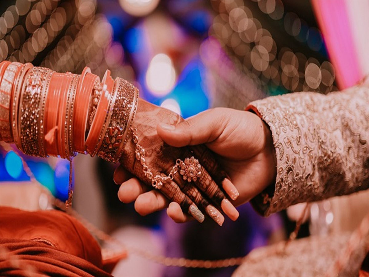Marriage Tips: લગ્ન પછી મોટાભાગની યુવતીઓ કરે છે આ 3 ભુલ, સાસરામાં માન વધારવા આ વાતનું રાખો ધ્યાન Marriage Tips: લગ્ન પછી મોટાભાગની યુવતીઓ કરે છે આ 3 ભુલ, સાસરામાં માન વધારવા આ વાતનું રાખો ધ્યાન