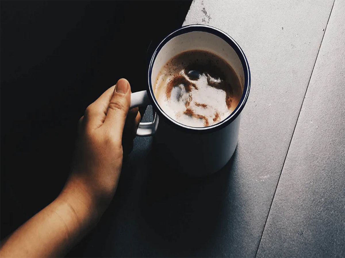 Tea-Coffee Alternatives: ચા-કોફીને કહો અલવિદા, સવારે એનર્જી માટે પી શકો છો આ કૈફીન ફ્રી ડ્રિંક્સ, હેલ્થ પણ રહેશે સારી Tea-Coffee Alternatives: ચા-કોફીને કહો અલવિદા, સવારે એનર્જી માટે પી શકો છો આ કૈફીન ફ્રી ડ્રિંક્સ, હેલ્થ પણ રહેશે સારી