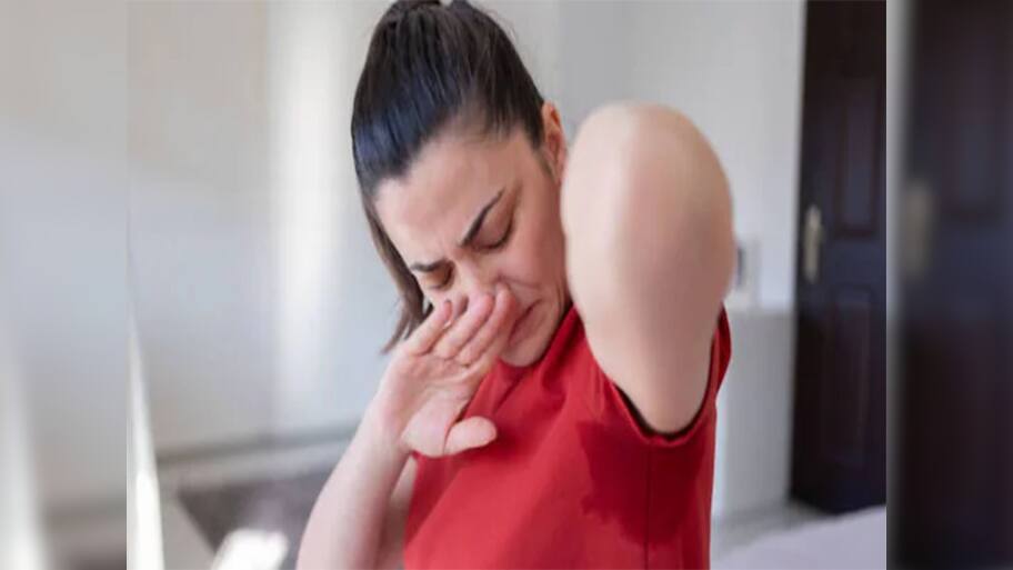 Body Odor: પરસેવાની વાસ દુર કરી દેશે ફટકડી, જાણો ફટકડીનો ઉપયોગ કરવાની રીત