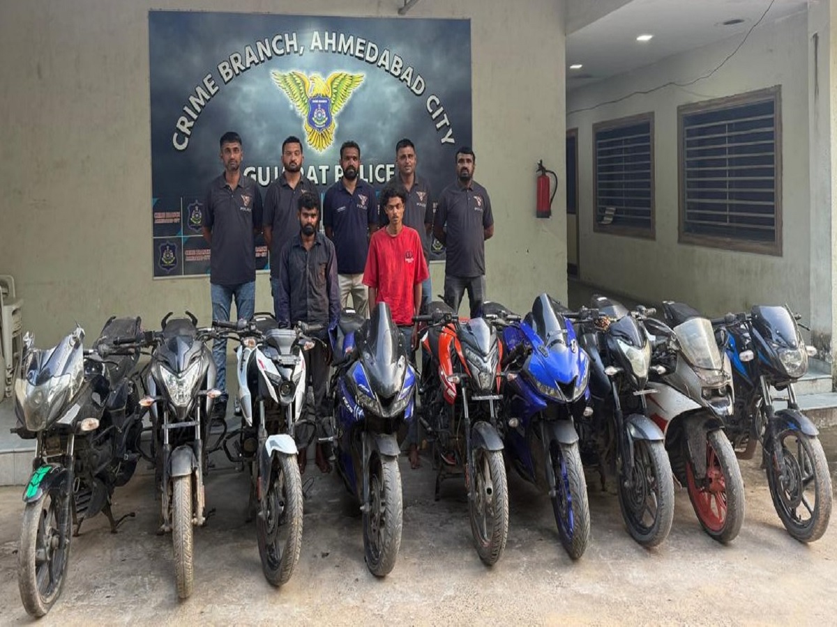 અમદાવાદ ક્રાઈમ બ્રાન્ચે માનસિક આનંદ માટે હાઈફાઈ બાઇકની ચોરી કરતી ગેંગનો પર્દાફાશ કર્યો અમદાવાદ ક્રાઈમ બ્રાન્ચે માનસિક આનંદ માટે હાઈફાઈ બાઇકની ચોરી કરતી ગેંગનો પર્દાફાશ કર્યો