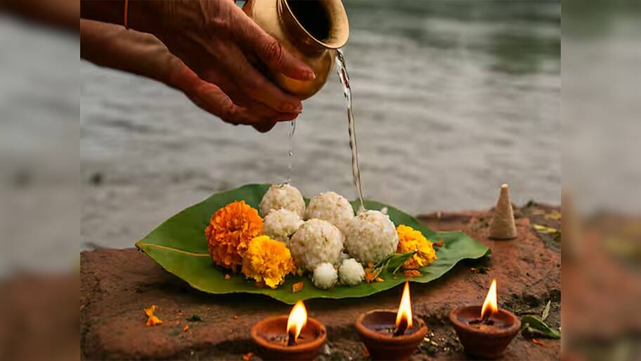 Sarva Pitru Amavasya 2025: સર્વપિતૃ અમાસ પર સર્વાર્થસિદ્ધિ યોગનો અદ્ભુત સંયોગ, આ રીતે કરશો પિંડદાન અને તર્પણ તો પિતૃ થશે પ્રસન્ન