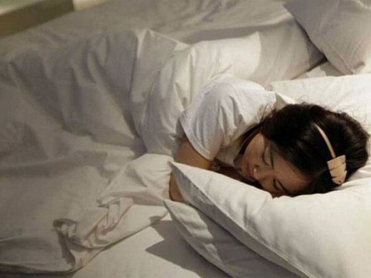 Health Tips: જેમને રાત્રે મોડે સુધી ઊંઘ ન આવતી હોય તેમને આપો આ 5 માંથી કોઈ 1 વસ્તુ, બેડ પર સુતાની સાથે ઊંઘ આવવા લાગશે