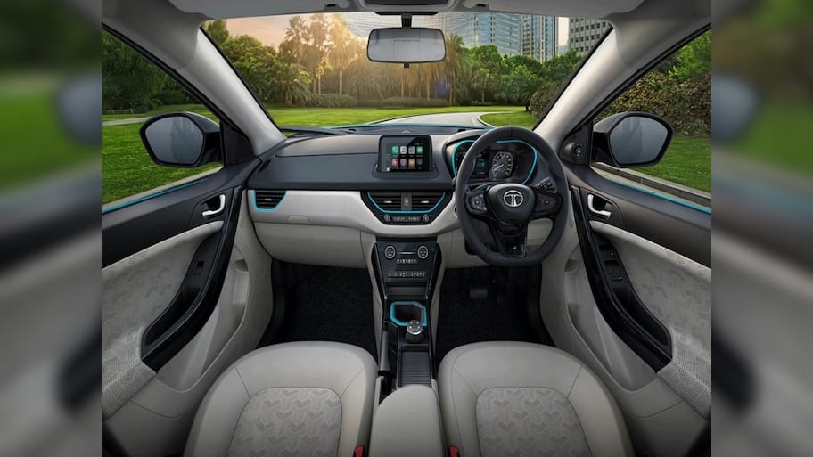 Top Selling Car: ભાવમાં ધરખમ ઘટાડો થતા દિવાળી ટાણે લોકોએ આ કાર ખરીદવા કરી જબરી પડાપડી