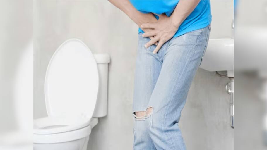 Urine Infection: શિયાળામાં આ કારણે થઈ જાય યુરીન ઈન્ફેકશન, જાણો પેશાબમાં થતી બળતરા મટાડવાનો ઘરેલુ ઈલાજ