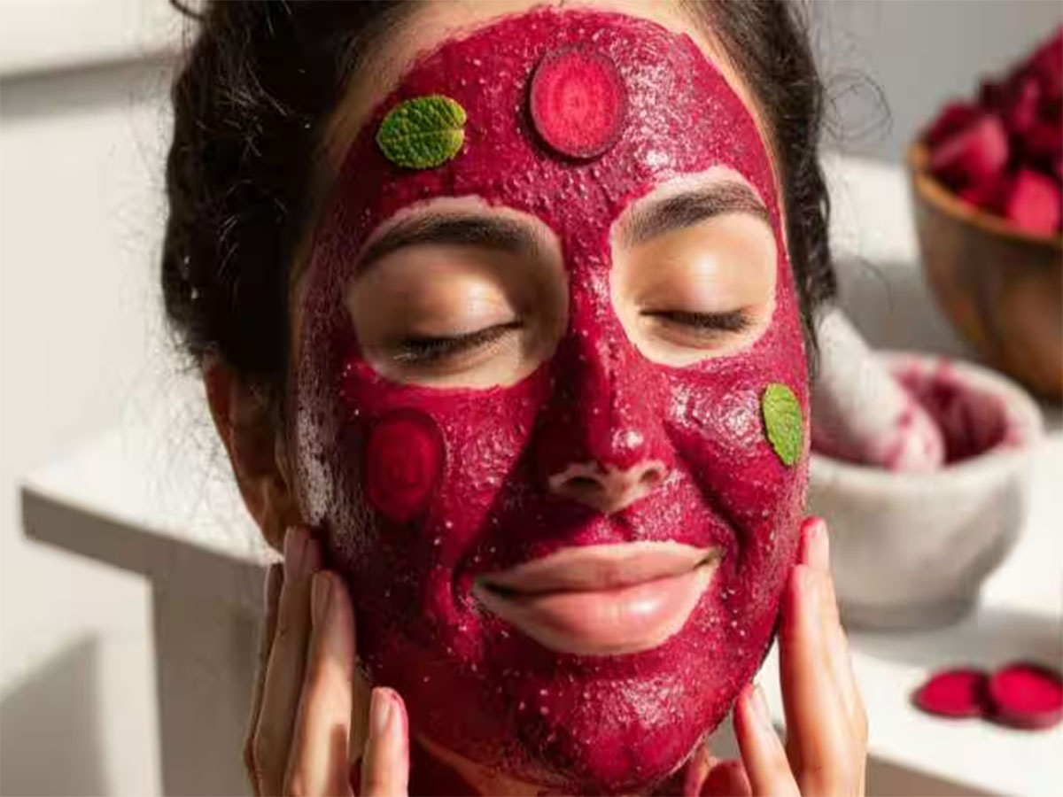 Skin Care: અડધા બીટની મદદથી મેળવો ગ્લોઈંગ સ્કિન, આ રીતે બનાવેલો ફેસપેક યુઝ કરશો તો સ્કિન પર વધશે નેચરલ ગ્લો Skin Care: અડધા બીટની મદદથી મેળવો ગ્લોઈંગ સ્કિન, આ રીતે બનાવેલો ફેસપેક યુઝ કરશો તો સ્કિન પર વધશે નેચરલ ગ્લો
