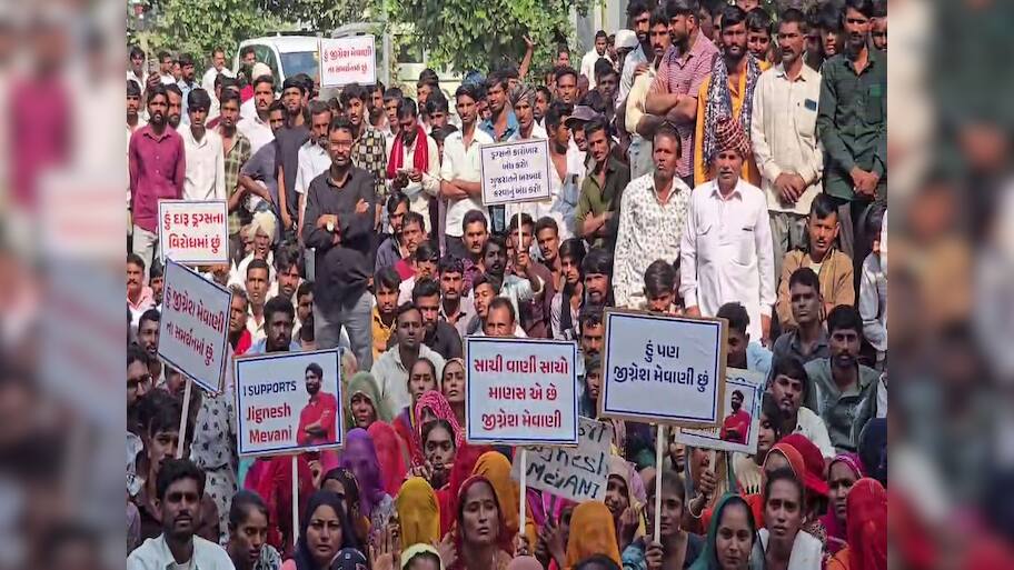 I Support Jignesh Mevani; જિગ્નેશ મેવાણીના સમર્થનમાં સોશિયલ મીડિયા પર ટ્રેન્ડ, થરાદમાં લોકો રસ્તા પર ઉતર્યા 