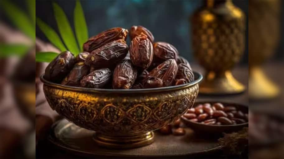 Dates Benefits: ઠંડી પડે ત્યાં સુધી રોજ આ રીતે ખાજો 4 ખજૂર, શરીર અંદરથી રહેશે ગરમ અને મજબૂત