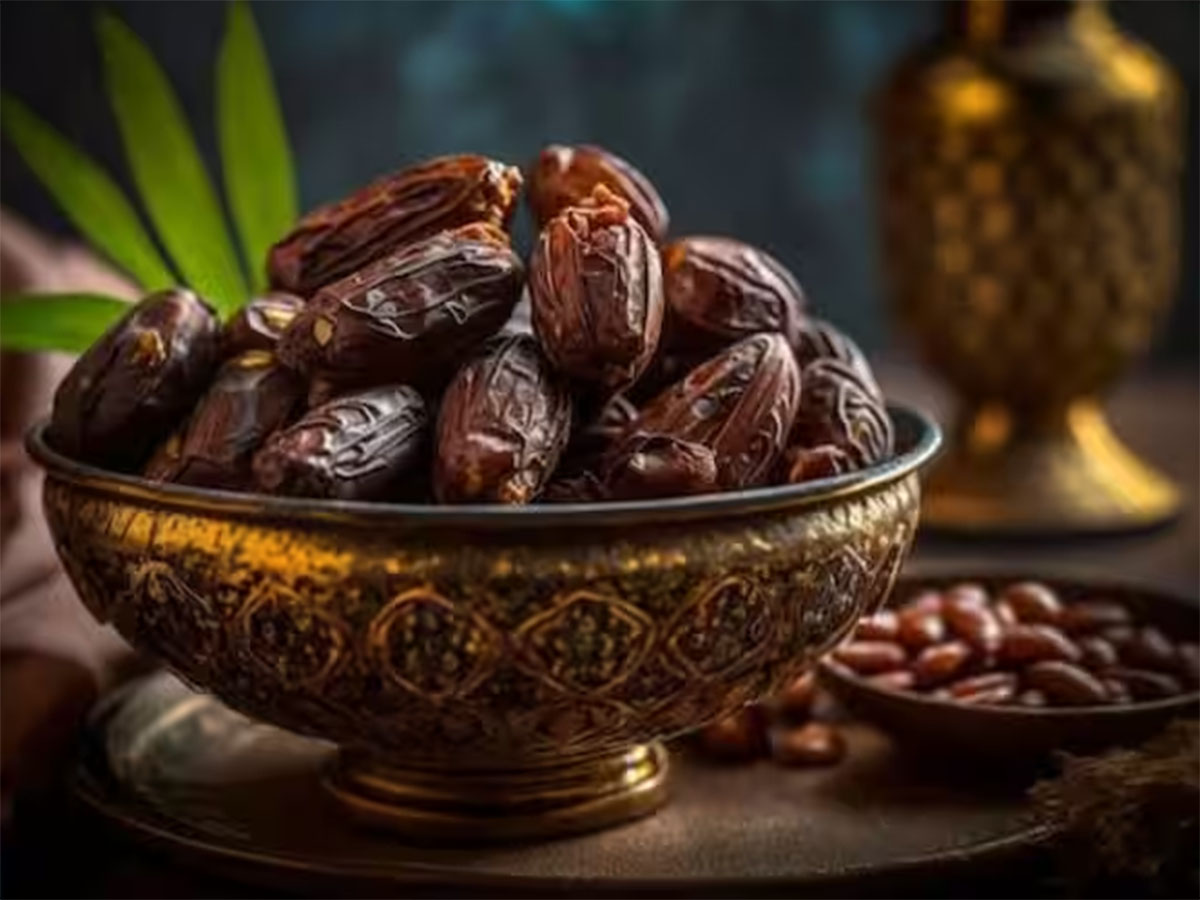 Dates Benefits: ઠંડી પડે ત્યાં સુધી રોજ આ રીતે ખાજો 4 ખજૂર, શરીર અંદરથી રહેશે ગરમ અને મજબૂત Dates Benefits: ઠંડી પડે ત્યાં સુધી રોજ આ રીતે ખાજો 4 ખજૂર, શરીર અંદરથી રહેશે ગરમ અને મજબૂત
