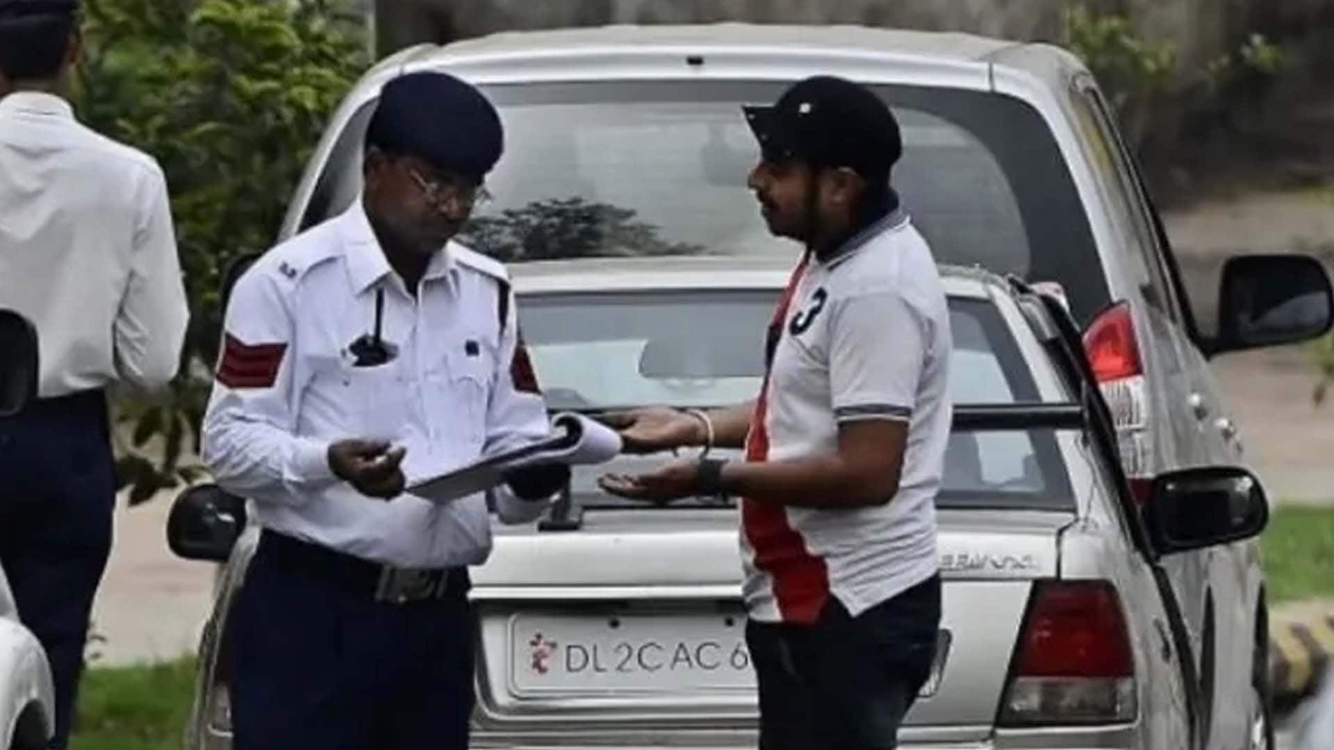 सीट बेल्ट न पहनने पर भी कार्रवाई की जा सकती है।