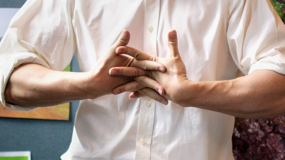 Be Careful If You Cracking Your Knuckles | શું તમને પણ ટચાકા ફોડવાની આદત છે? તો થઈ જાઓ સાવધાન, થઈ શકે છે આ નુકસાન
