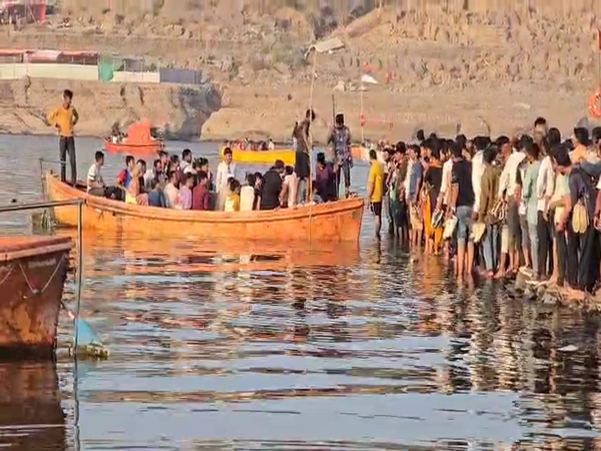 hurdle in narmada parikrama thousands of devotees return back due to road blocked