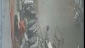 મહારાષ્ટ્રના અકોલા શહેરમાં વરસાદે મચાવી તબાહી, વાવાઝોડાના કારણે સોલાર પેનલ થઈ ધરાશાયી.... જુઓ તબાહીના CCTV