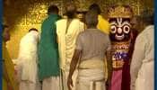 અમદાવાદ: મંદિર બહાર રાતવાસો કર્યા બાદ ભગવાન જગન્નાથજીને ગર્ભગૃહમાં કરાયા બિરાજમાન