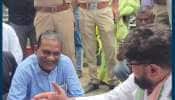 VIDEO: નવસારીના બોરીયાઝ ટોલનાકા પર MLA અનંત પટેલે મહારાષ્ટ્ર અધિકારીને નીચે બેસાડી ભાષા વિવાદ અંગે કરી મીઠી ટકોર...જુઓ વીડિયો