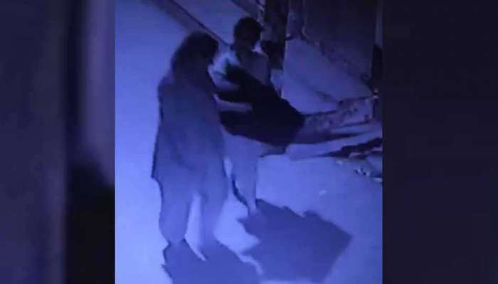 VIDEO બુરાડી કેસ: CCTV ફૂટેજથી થયો મોટો ખુલાસો, મોત પહેલા મહિલાઓ કઈંક લાવતી જોવા મળી 
