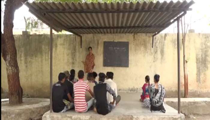 આ તસવીર છે ગુજરાતની શિક્ષણ વ્યવસ્થા પર કાળો ડાઘ, હકીકત છે ચોંકાવનારી 