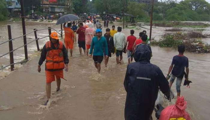 વરસાદથી દક્ષિણ ગુજરાત બેહાલ: નેશનલ અને સ્ટેટ હાઇવે સહિત 195 રસ્તાઓ બંધ