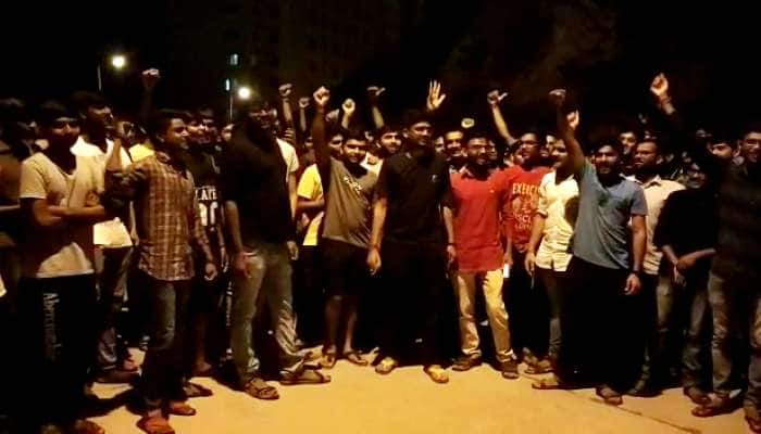 જૂનાગઢની GMERS મેડિકલ કોલેજના વિદ્યાર્થીઓ મોડી રાત્રે હડતાળ પર ઉતર્યા 