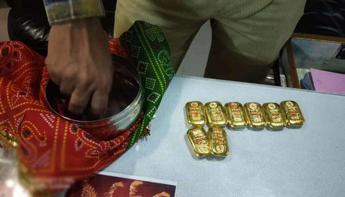  ભક્તે મા અંબાના ચરણોમાં ચઢાવ્યું 1 કિલોનું સોનુ, જાણો કોણ છે આ દાનવીર?