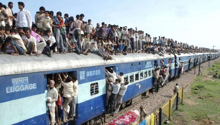 Viral Verification: શું આ ફોટો ગુજરાતમાંથી હિજરત કરી રહેલા પરપ્રાંતિય લોકોનો છે?