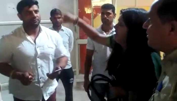 VIDEO: નશામાં ધૂત હતો પોલીસકર્મી, ભાજપના કાઉન્સિલરે કરી ખુબ ધોલાઈ