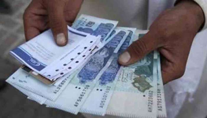 પાકિસ્તાન આર્થિક કંગાળ બન્યું: ડોલર સામે રૂપિયો 144નાં તળીયે પહોંચ્યો