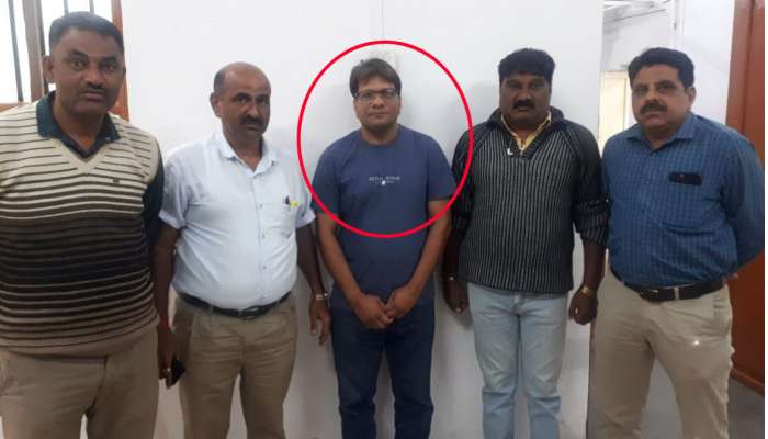 વડોદરાના ગુમ પૂર્વ ક્રિકેટર 8 દિવસ બાદ દમણમાંથી મળ્યા, કર્યો ચોંકાવનારો ખુલાસો વડોદરાના ગુમ પૂર્વ ક્રિકેટર 8 દિવસ બાદ દમણમાંથી મળ્યા, કર્યો ચોંકાવનારો ખુલાસો