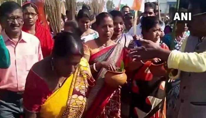 BJPએ રેલી કરી હતી તે જગ્યાનું TMCએ ગંગાજળ અને ગૌમૂત્રનો છંટકાવ કરીને કર્યું શુદ્ધિકરણ 