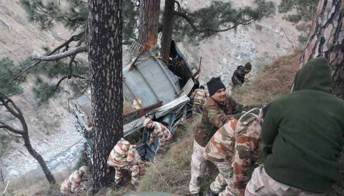 J&K અકસ્માત: રામ રાખે તેને કોણ ચાખે? એક ઝાડના કારણે બચ્યા અનેક ITBP જવાનોના જીવ 