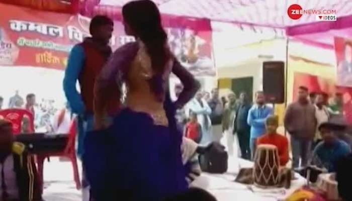 बलिया के एक सरकारी स्कूल में हुआ अश्लील डांस, देखें वीडियो...