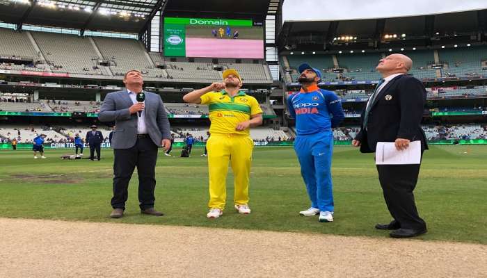INDvsAUS live: ભુવનેશ્વર કુમારને મળી પ્રથમ સફળતા, એલેક્સ કેરી આઉટ INDvsAUS live: ભુવનેશ્વર કુમારને મળી પ્રથમ સફળતા, એલેક્સ કેરી આઉટ